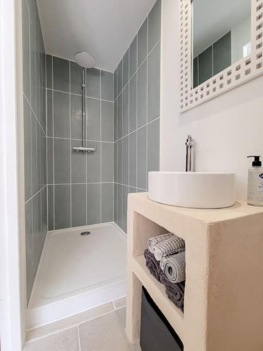 Studio Spacieux De Caractere Montaren-et-Saint-Mediers Ngoại thất bức ảnh